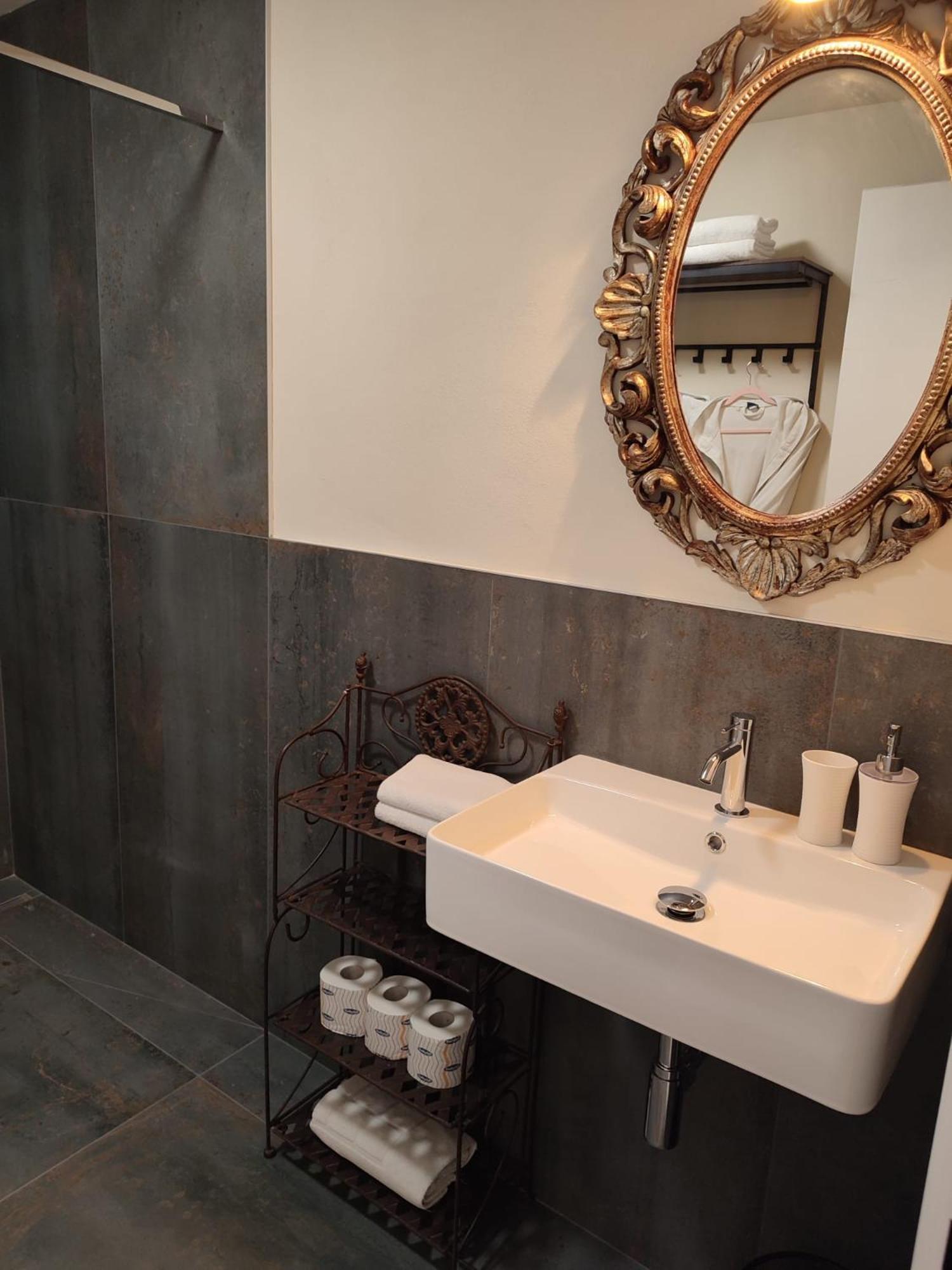 Casa Vacanze Bella-Host By Foresteria Bergamo Bella Kültér fotó